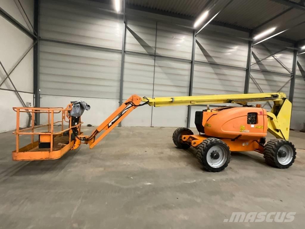 JLG 600 AJ   4x4x4 Nacelles articulées
