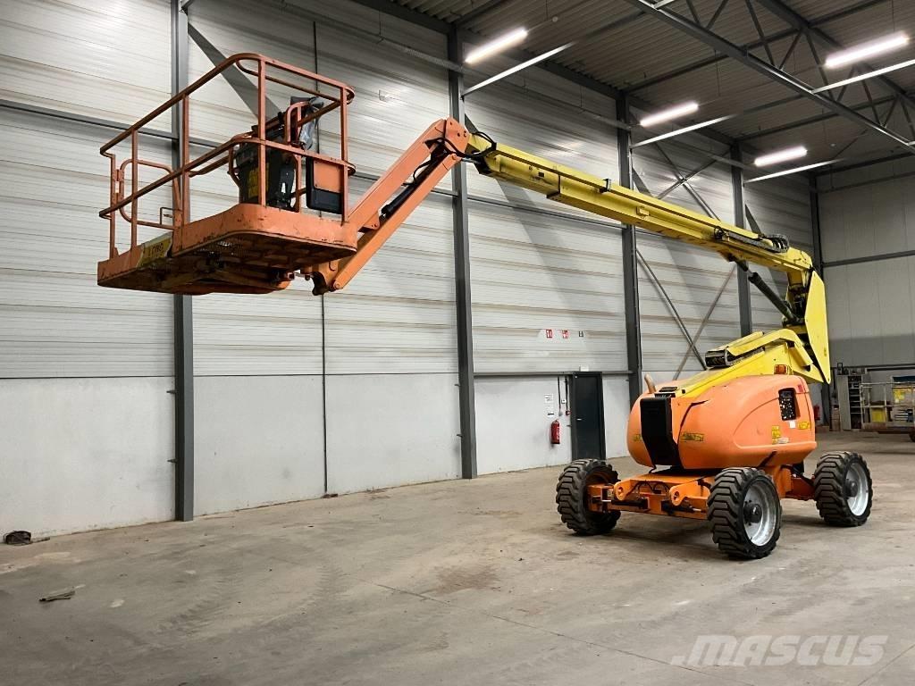 JLG 600 AJ   4x4x4 Nacelles articulées