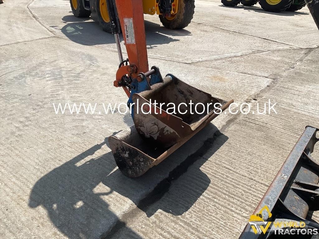 Hitachi ZX 26 U-5A Mini pelle < 7t