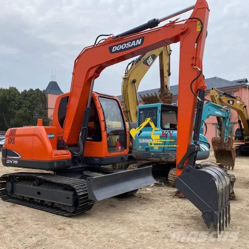 Doosan DX 75-9 Pelle sur chenilles