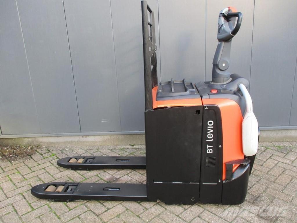 Toyota LPE250 Transpalette accompagnant porté debout