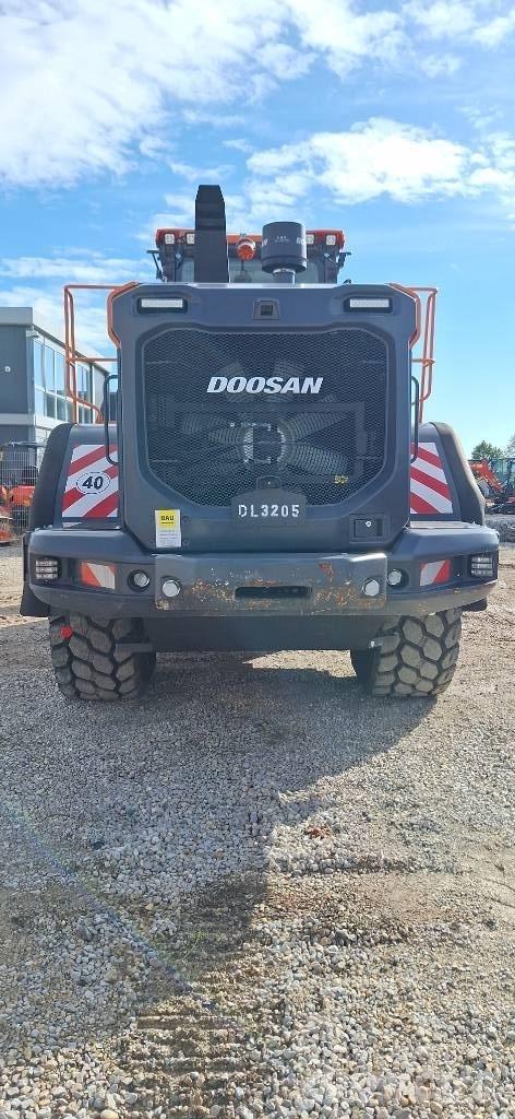 Doosan DL 320-7 Chargeuse sur pneus
