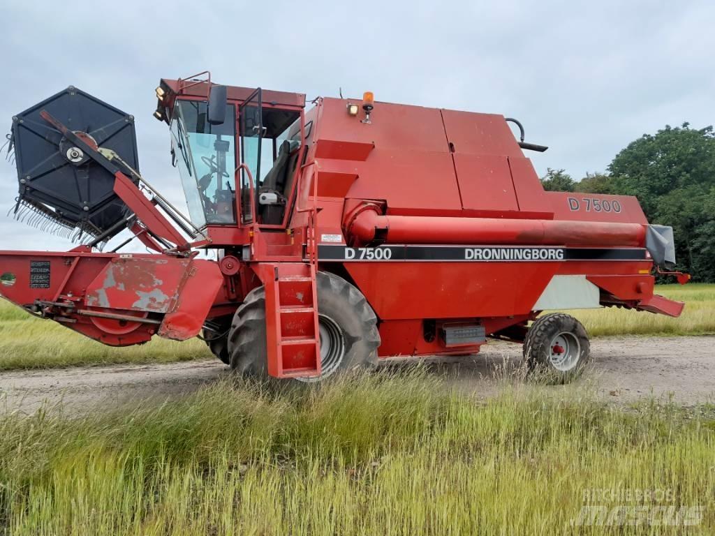 Dronningborg D7500 Moissonneuse batteuse