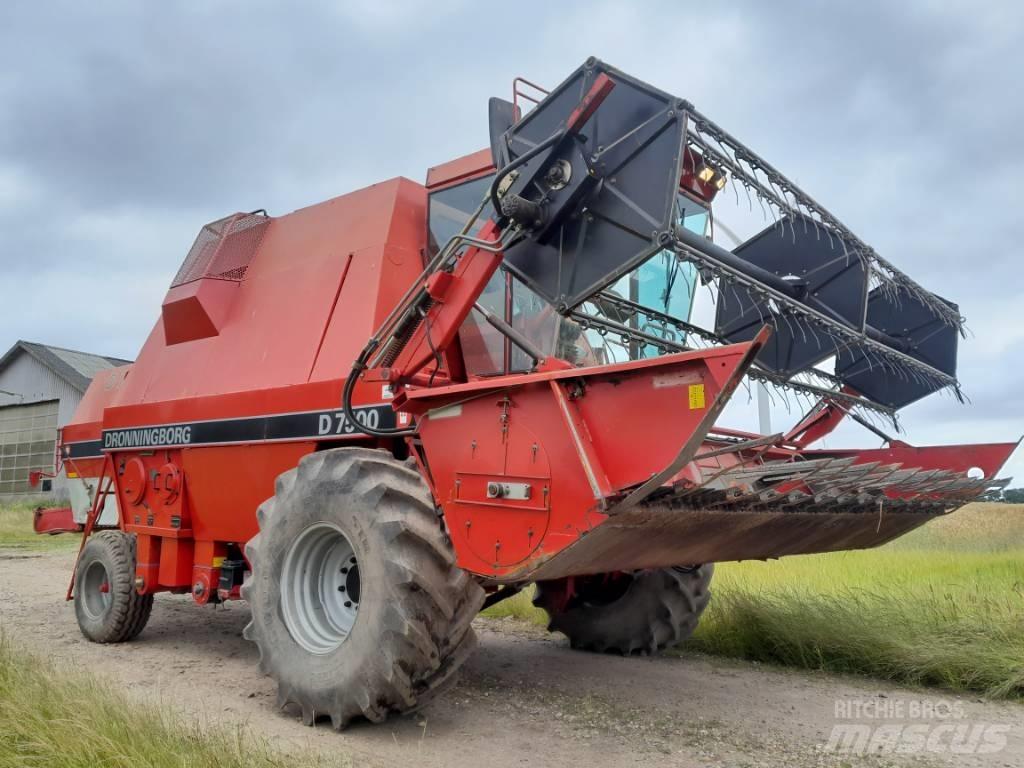 Dronningborg D7500 Moissonneuse batteuse