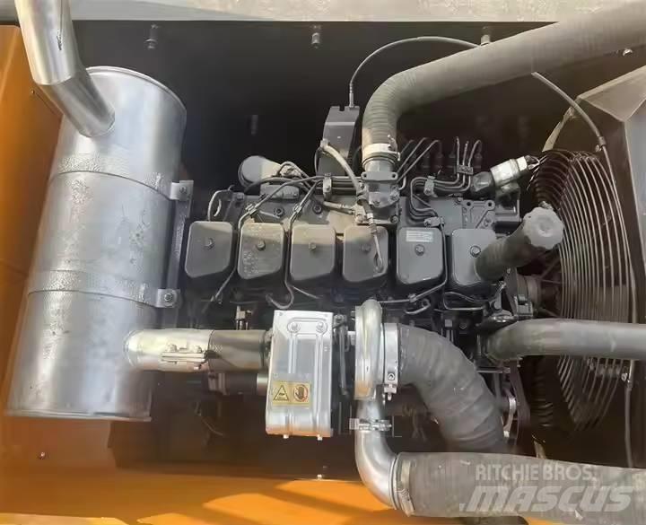 Hyundai R220-9S Pelle sur chenilles