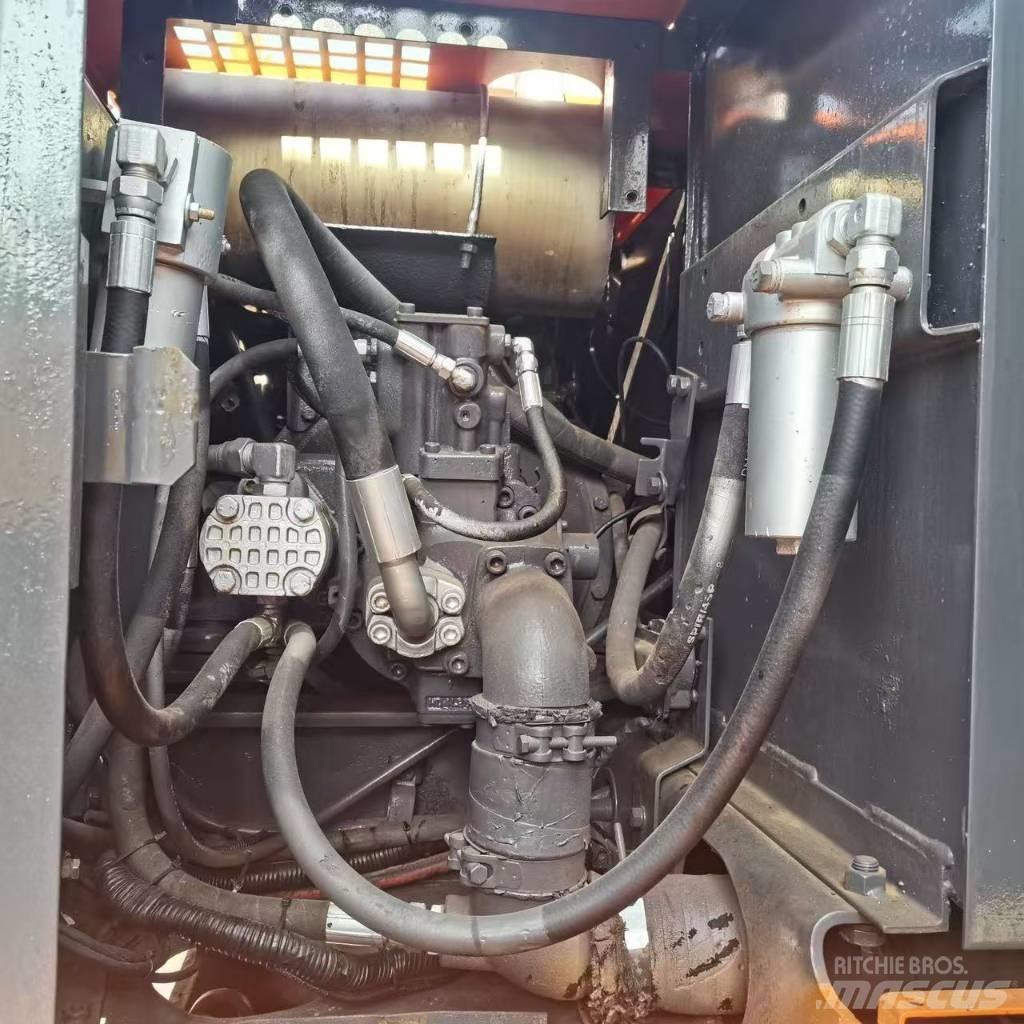 Hitachi EX 100 W D Pelle sur pneus