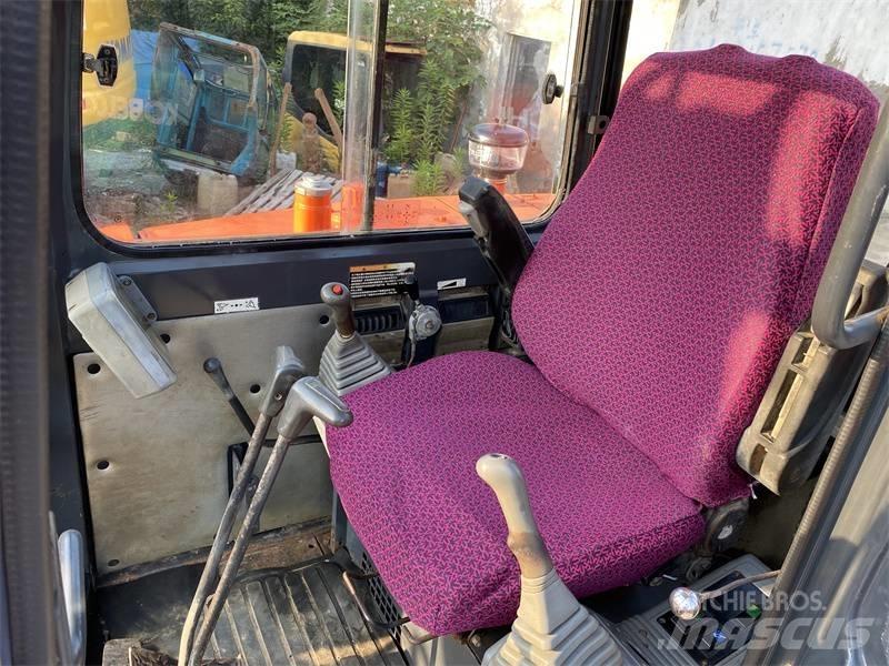 Doosan DX 55 Pelle sur pneus