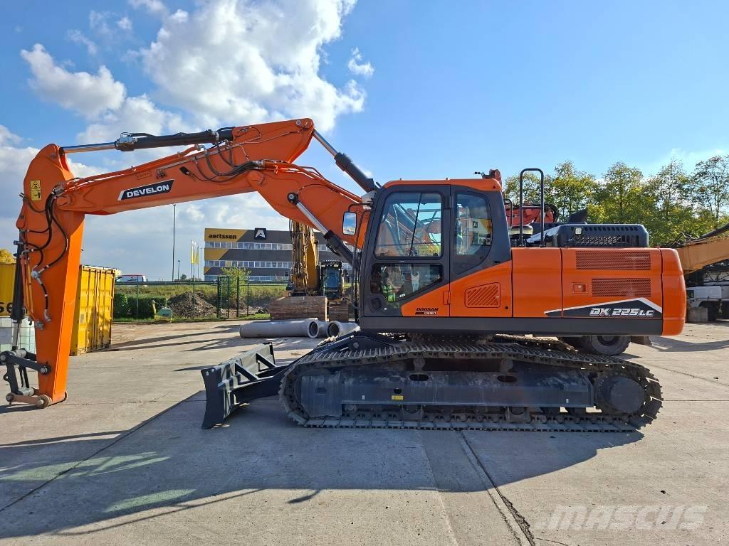 Develon DX 225 LC-7 Pelle sur chenilles