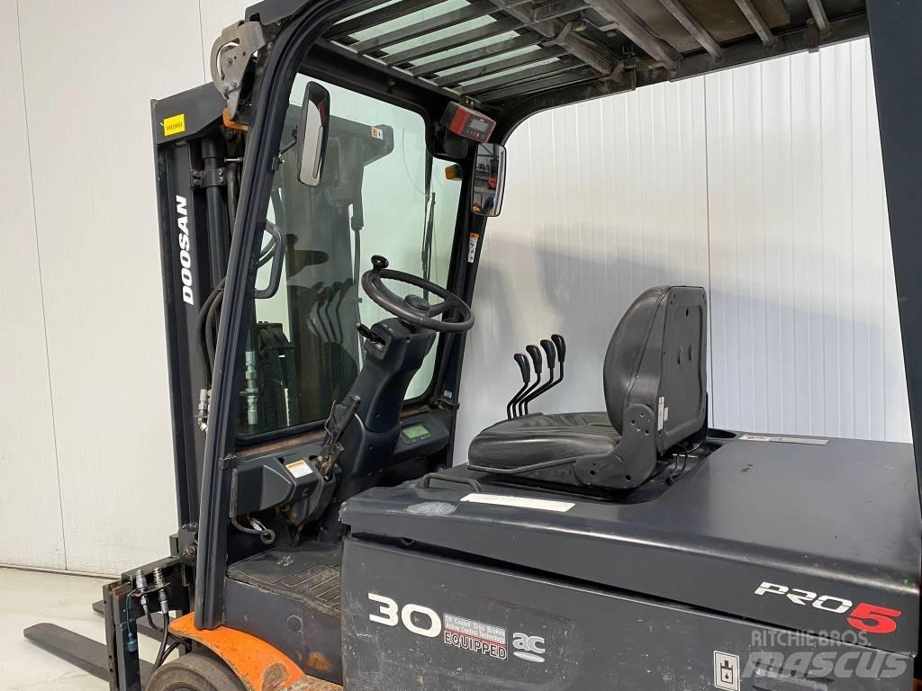 Doosan B30X-5 Chariots élévateurs électriques