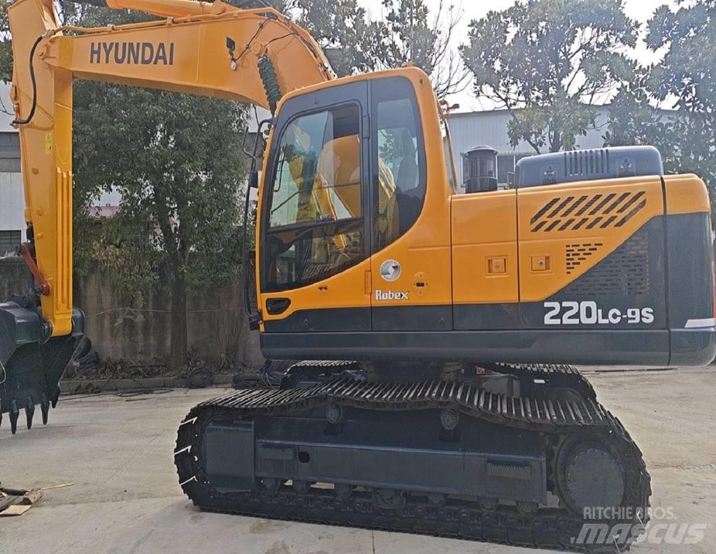 Hyundai R220LC-9S Pelle sur pneus