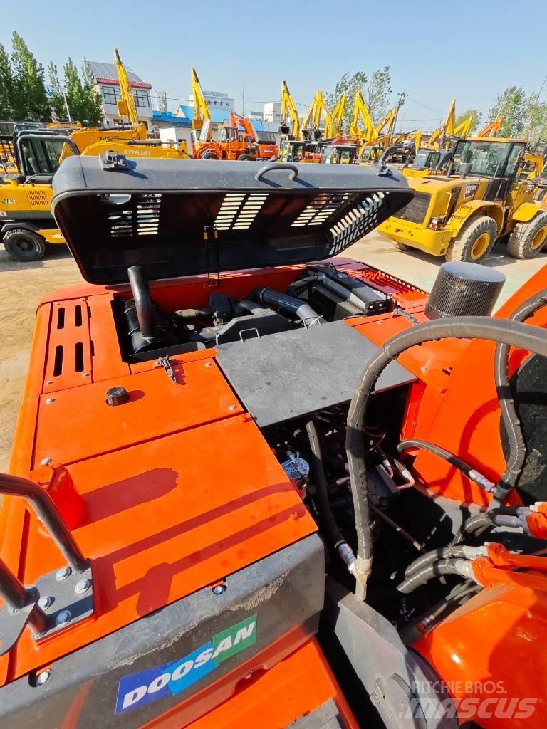 Doosan DX 225 LC Pelle sur chenilles