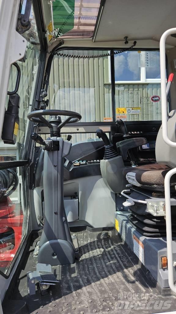 Takeuchi TB295W Pelle sur pneus