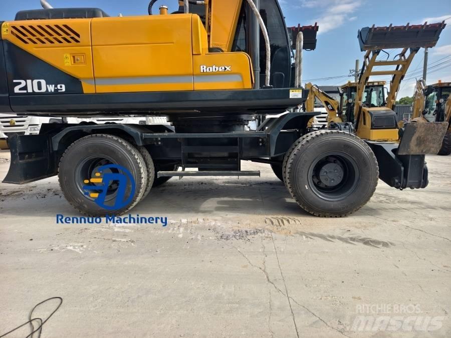 Hyundai 210W-9 Pelle sur pneus