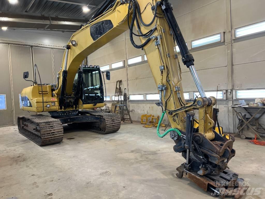 CAT 323 D L Pelle sur chenilles