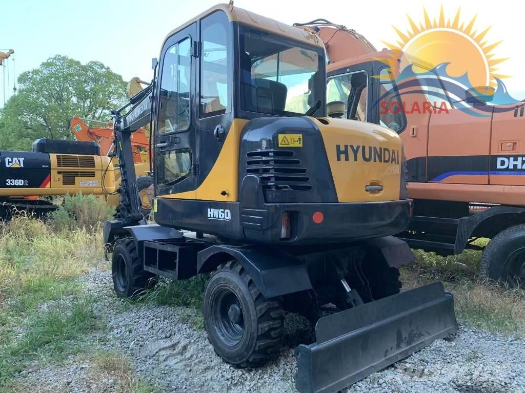 Hyundai R60W HW Pelle sur pneus