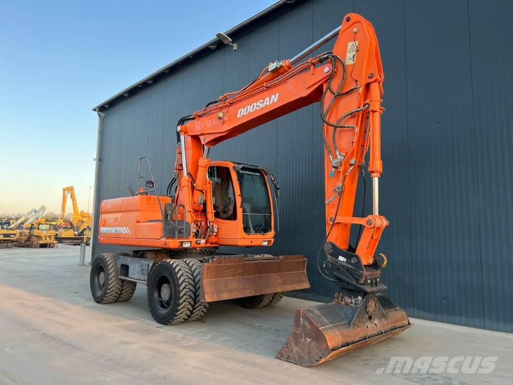 Doosan DX170W Pelle sur pneus