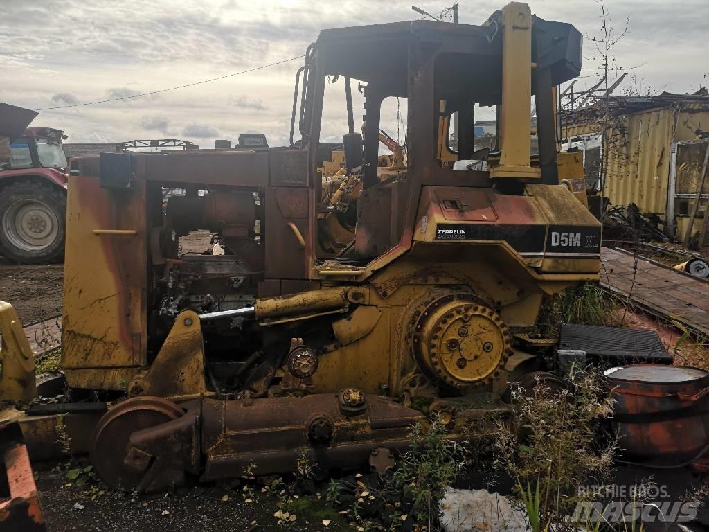 CAT D 5 M XL Bouteurs sur chenilles