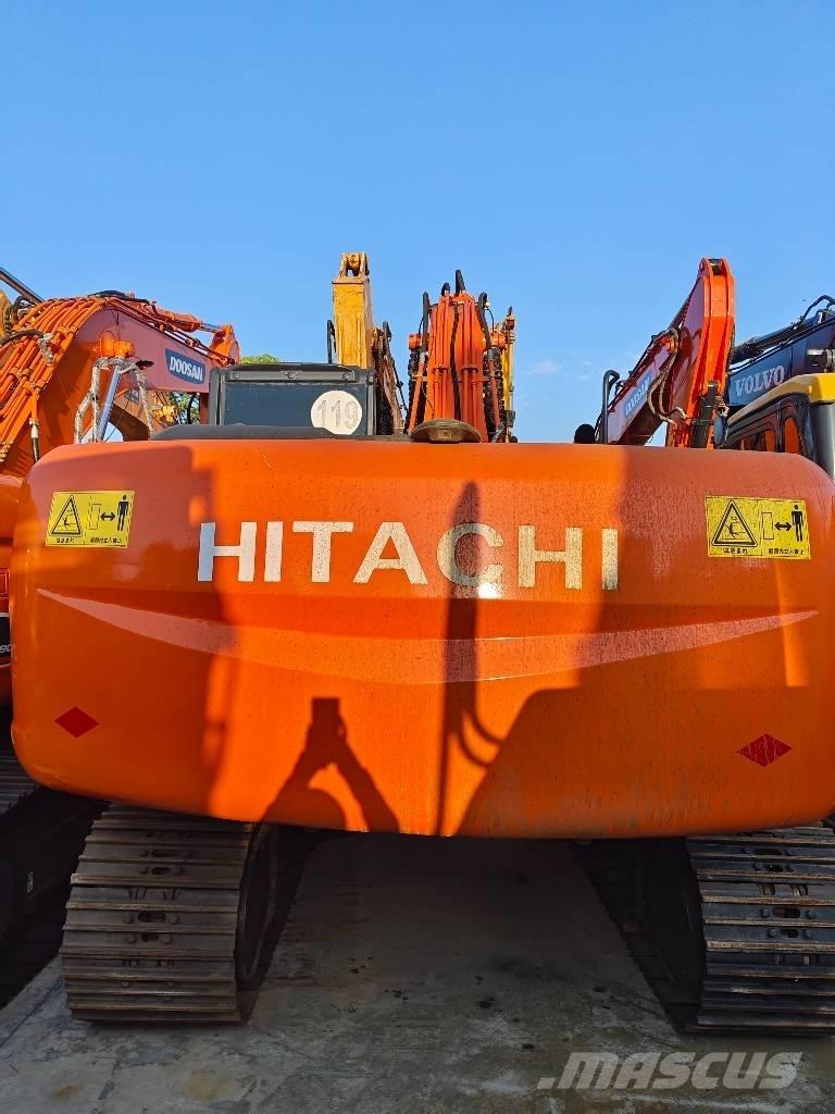Hitachi ZX 210 Pelle sur chenilles