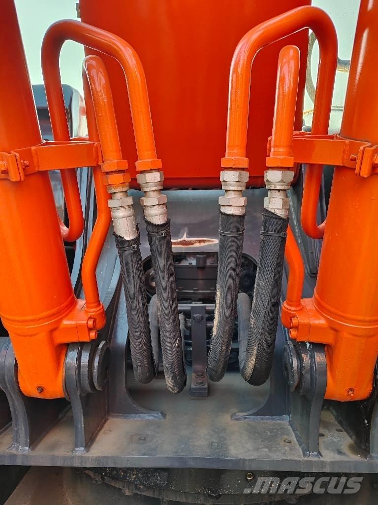 Hitachi ZX 210 Pelle sur chenilles