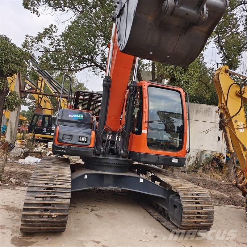 Doosan DX 225 Pelle sur chenilles