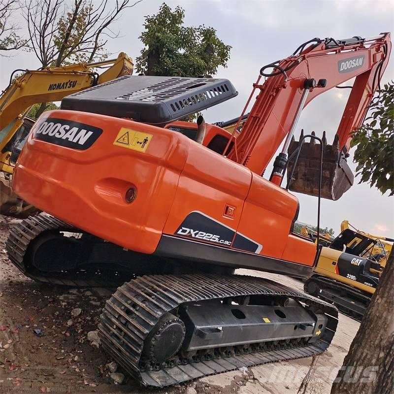 Doosan DX 225 Pelle sur chenilles