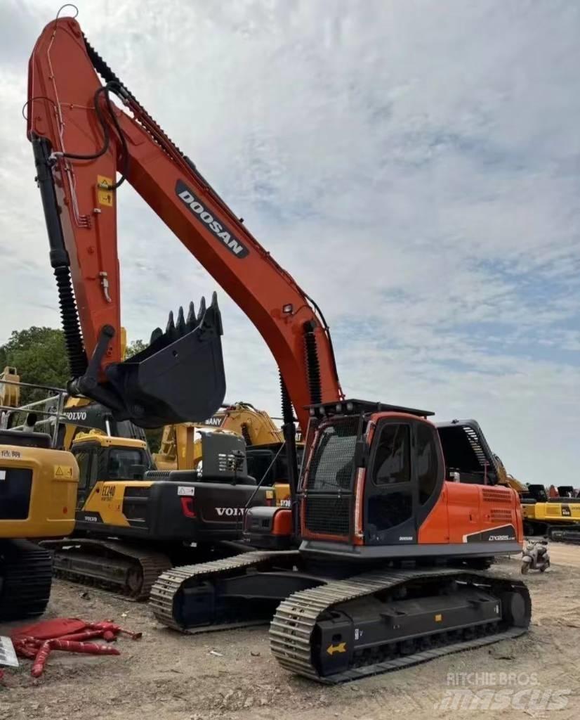 Doosan DX 225 Pelle sur chenilles