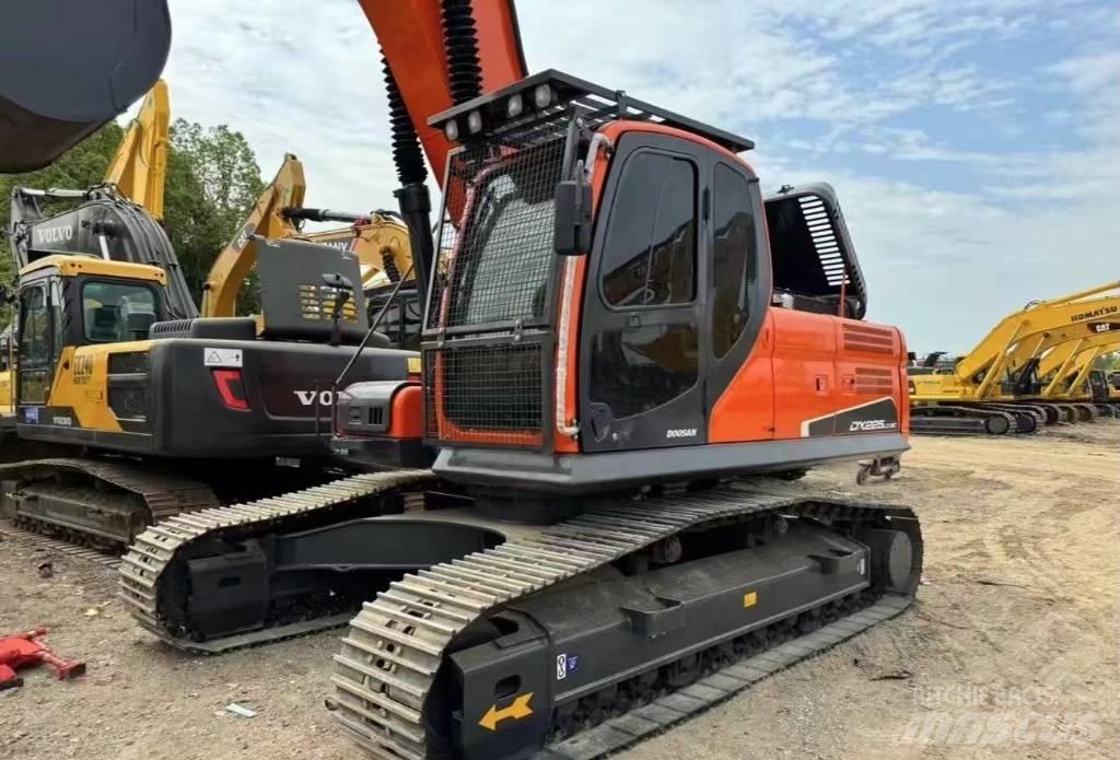 Doosan DX 225 Pelle sur chenilles