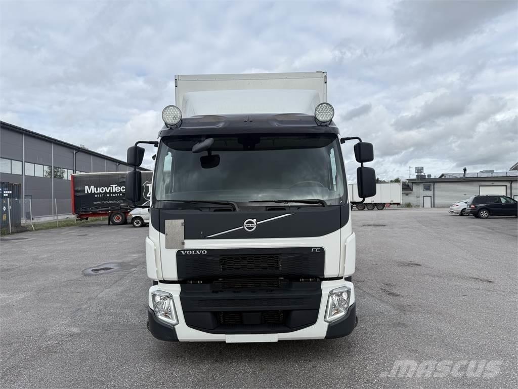 Volvo FE320 4x2 Camion Fourgon