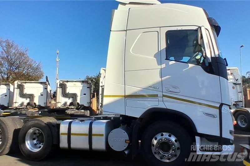 Volvo FH 440 Autre camion