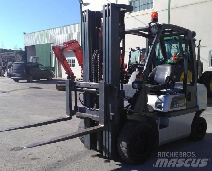 Nissan FGD02A30Q Chariots diesel