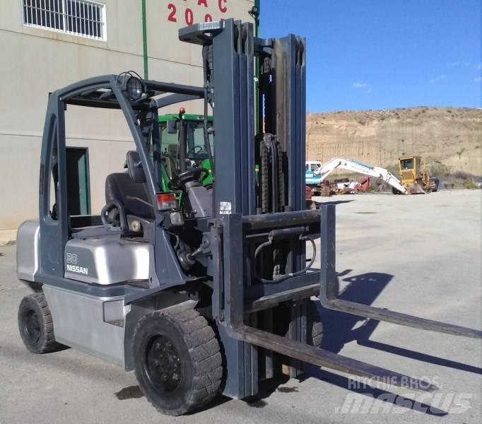Nissan FGD02A30Q Chariots diesel