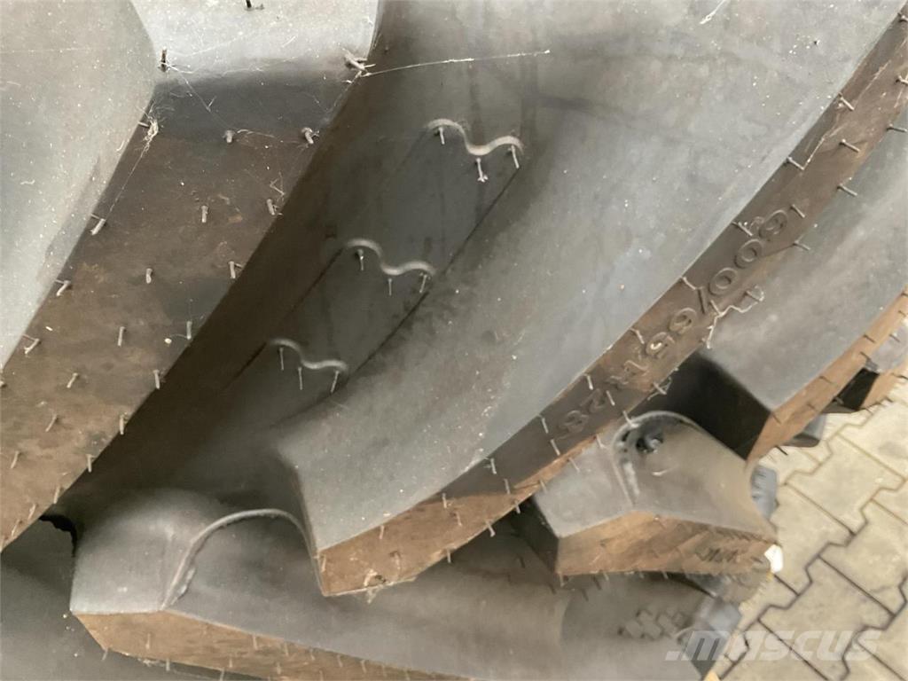 BKT 600/65R28 Pneus, roues et jantes