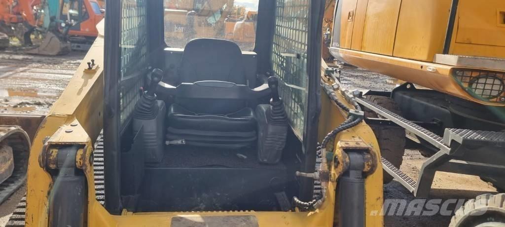 Komatsu CK 35-1 Chargeuse compacte