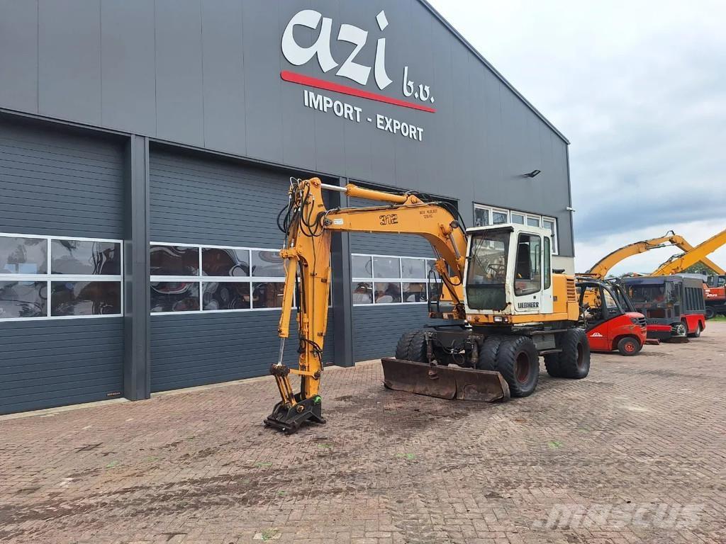 Liebherr A312 Pelle sur pneus