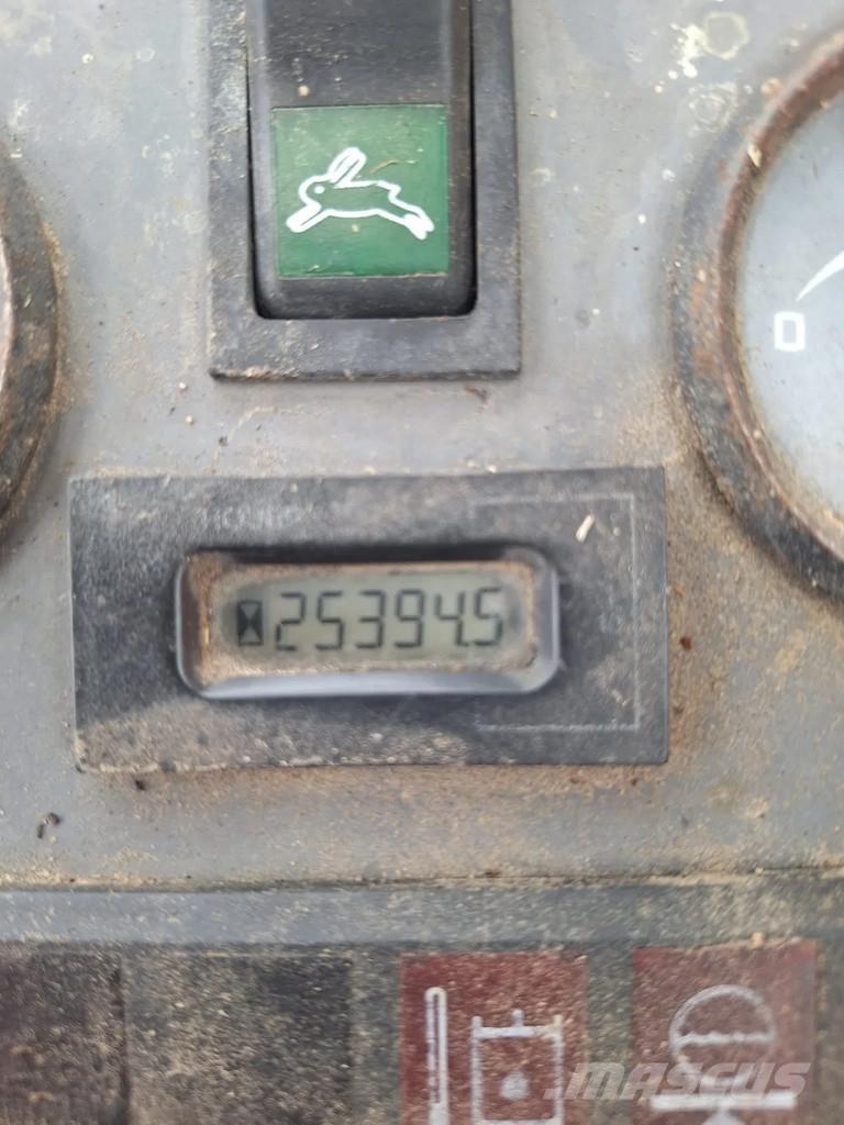 Liebherr A312 Pelle sur pneus