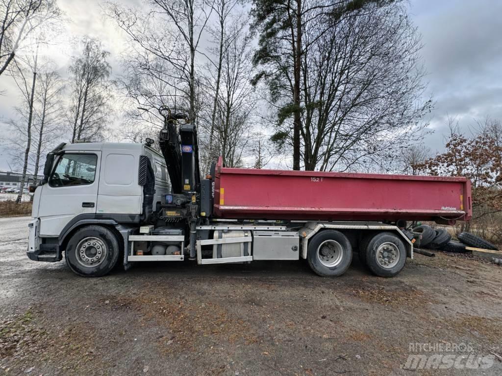 Volvo FM 460 Camion plateau ridelle avec grue