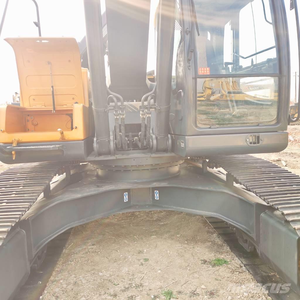 Hyundai R220LC-9S Pelle sur chenilles
