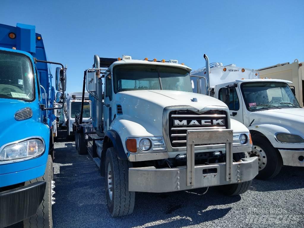 Mack GRANITE CV713 Camion poubelle