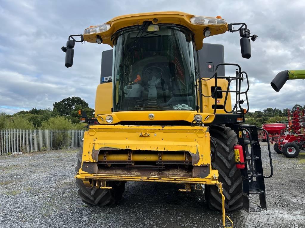 New Holland CX 8070 Moissonneuse batteuse