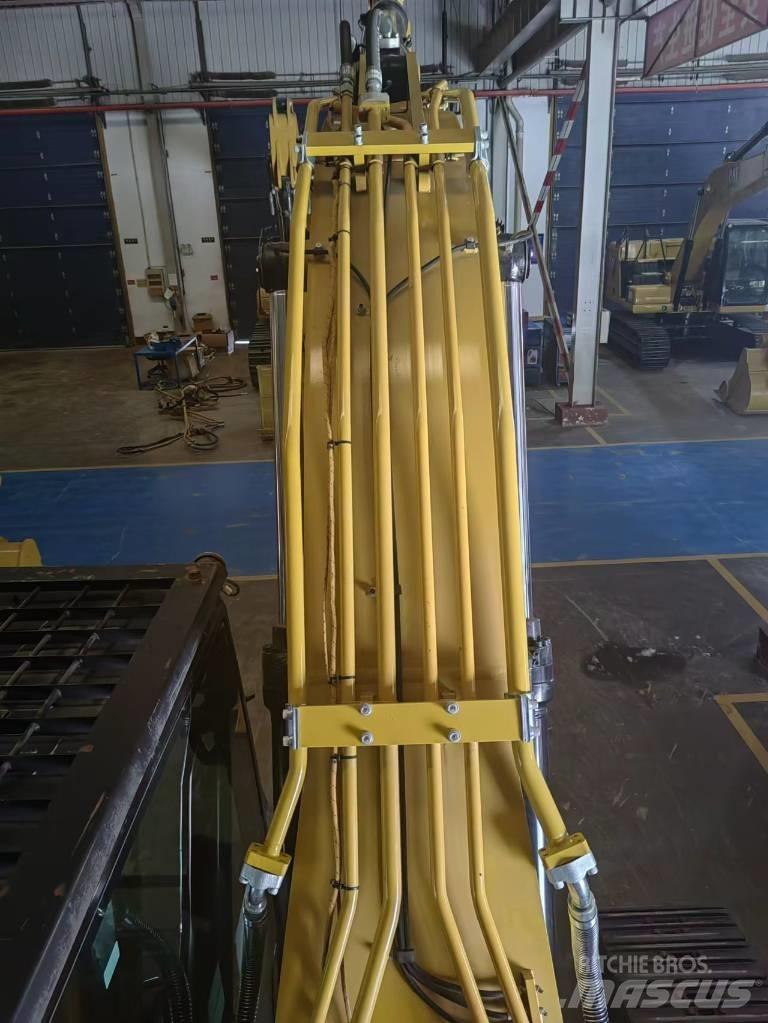 CAT 323 Pelle sur chenilles
