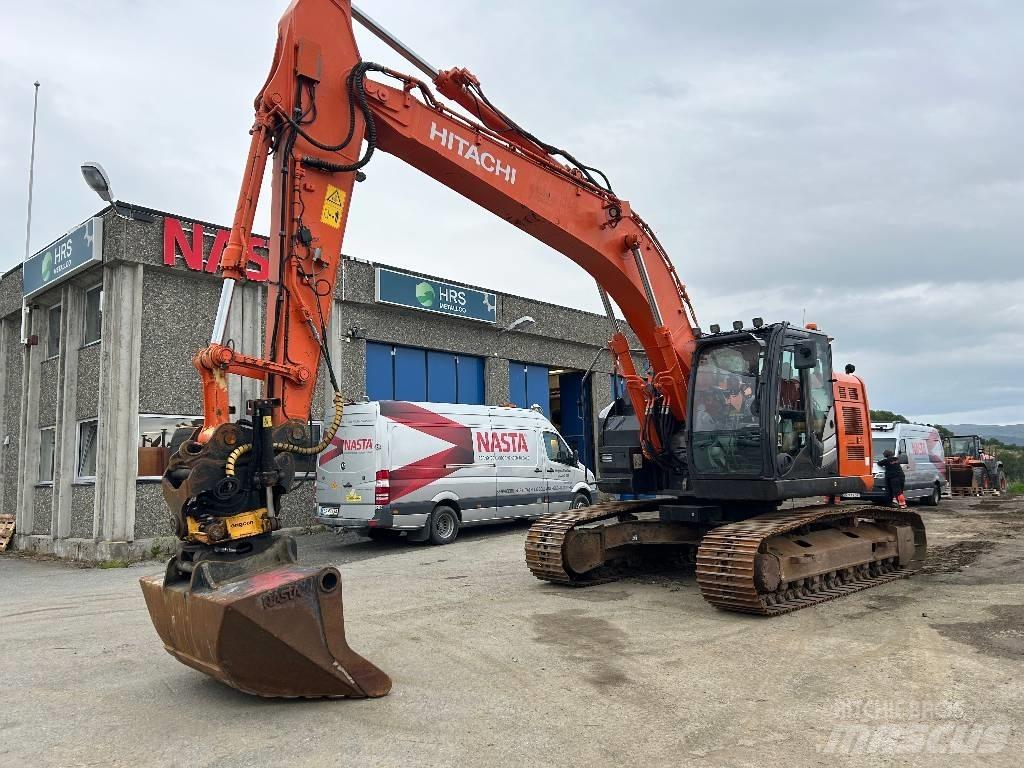 Hitachi ZX225USLC-5 Pelle sur chenilles