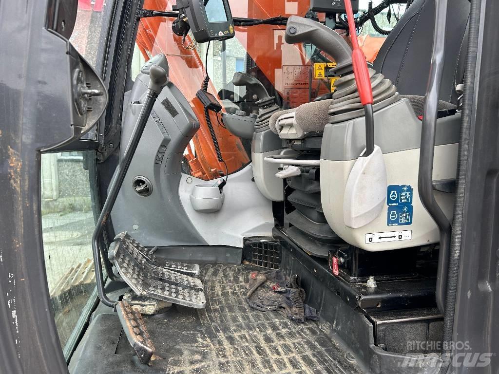 Hitachi ZX225USLC-5 Pelle sur chenilles
