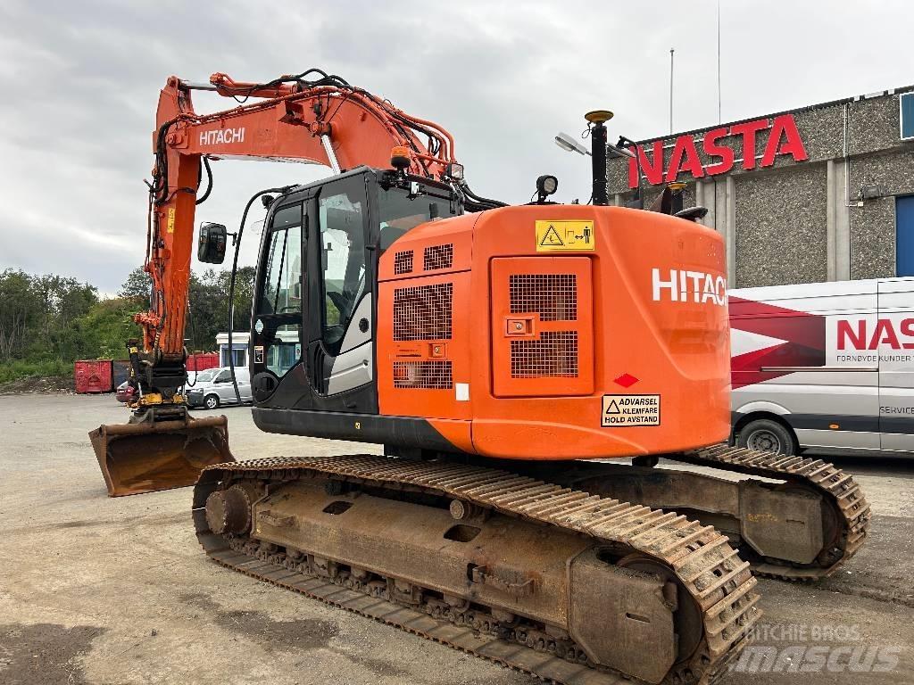 Hitachi ZX225USLC-5 Pelle sur chenilles