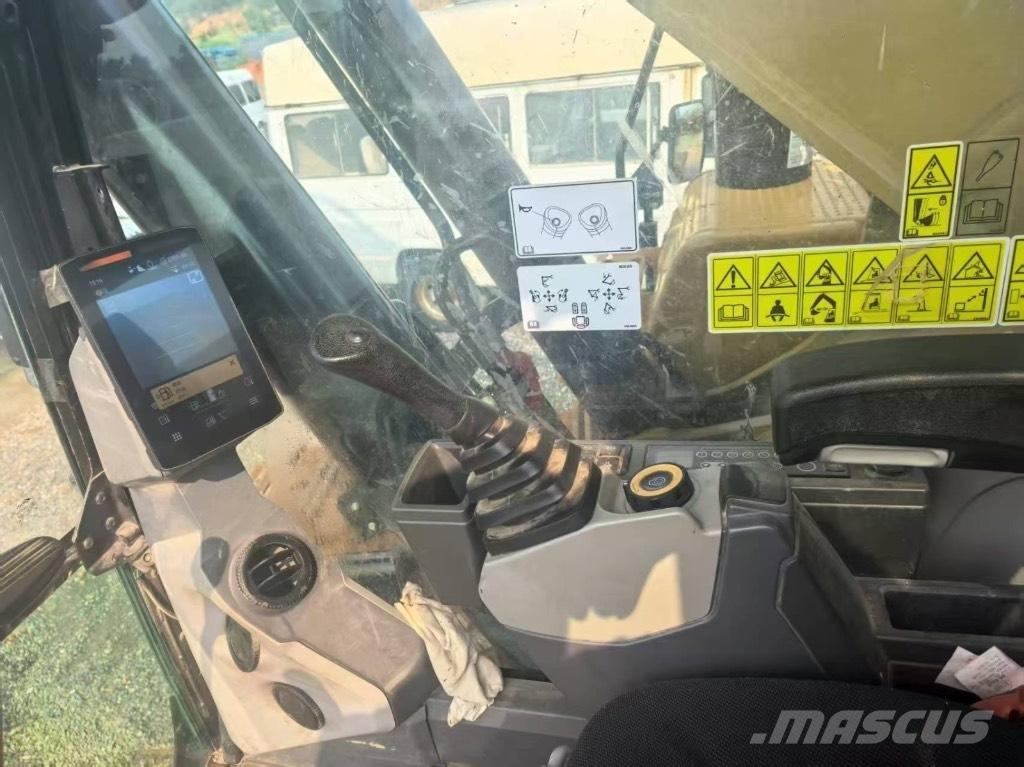 CAT 352 Pelle sur chenilles