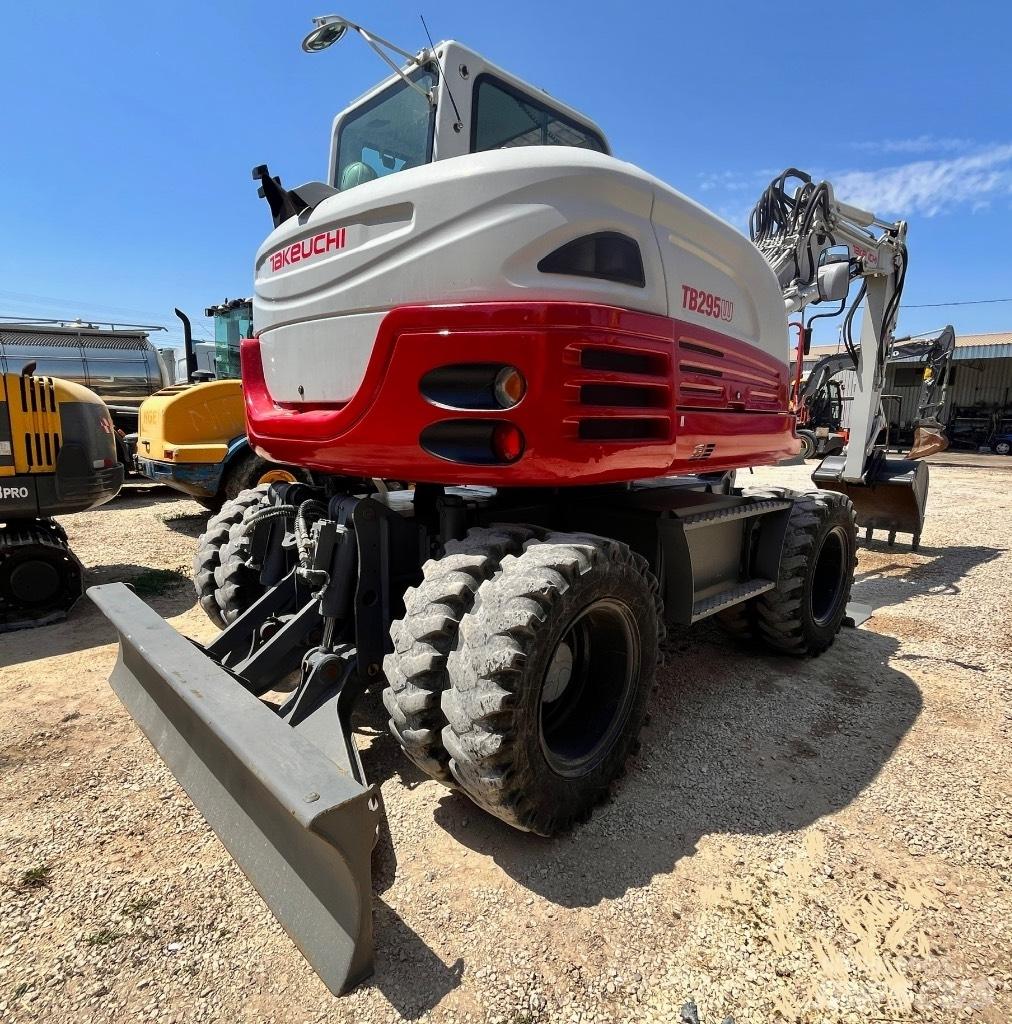 Takeuchi TB 295 W Pelle sur pneus