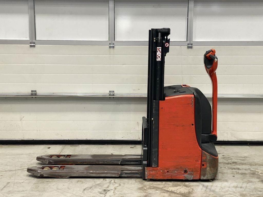 Linde D08 Gerbeur accompagnant