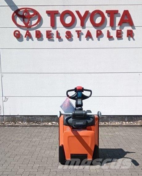 Toyota LPE 250 Gerbeur accompagnant
