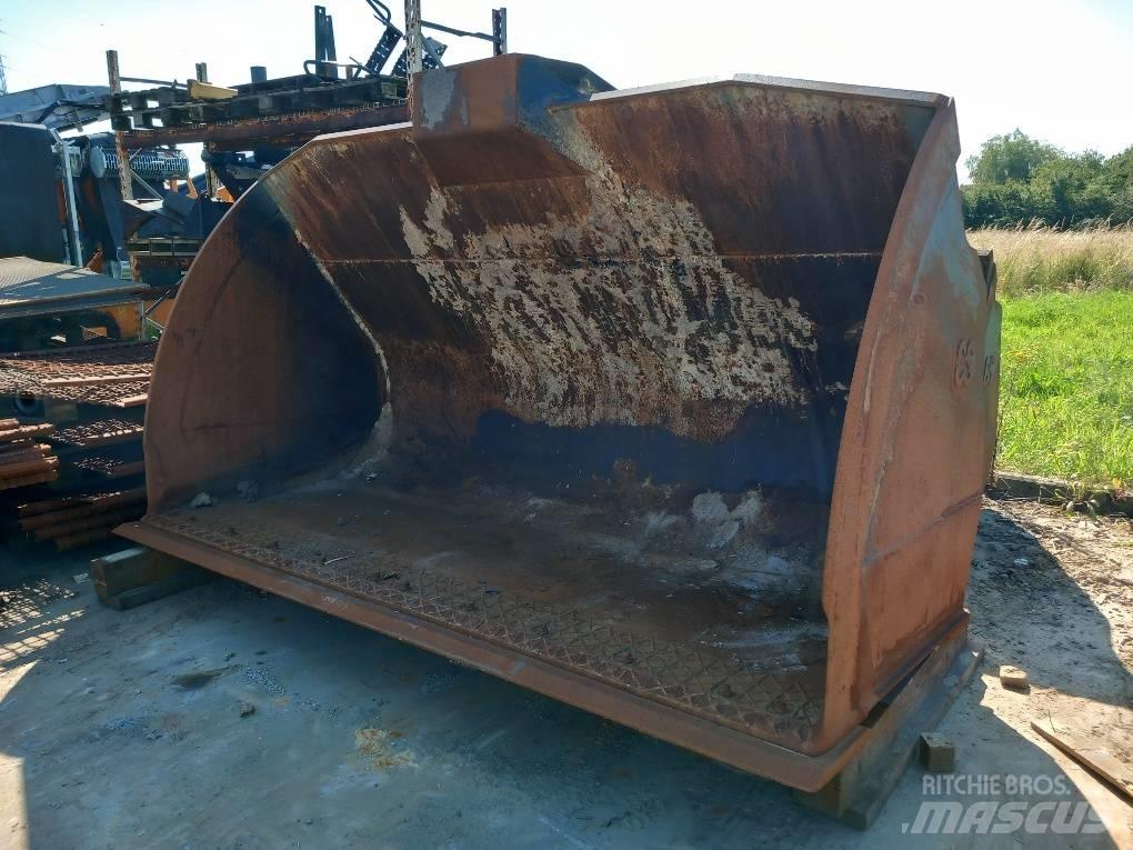 Komatsu WA475-10 Godet
