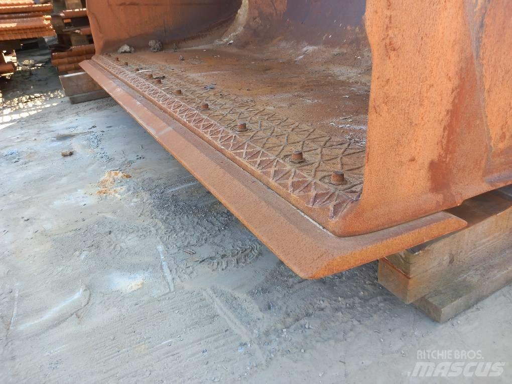 Komatsu WA475-10 Godet