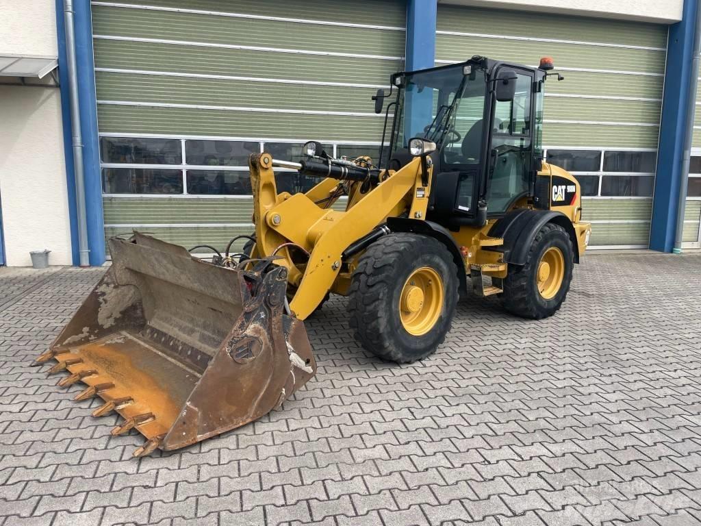 CAT 908 M Chargeuse sur pneus